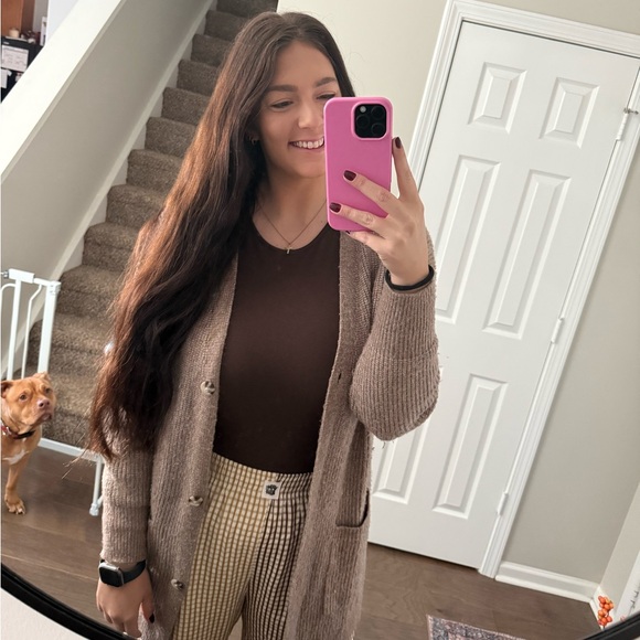 Meet your Posher, Hannah - Picture 2 of 5